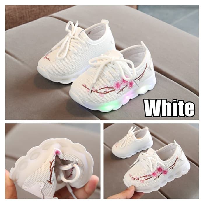 Sepatu Olahraga / Sneakers / Kets Anak Perempuan TK Lampu / LED Sakura