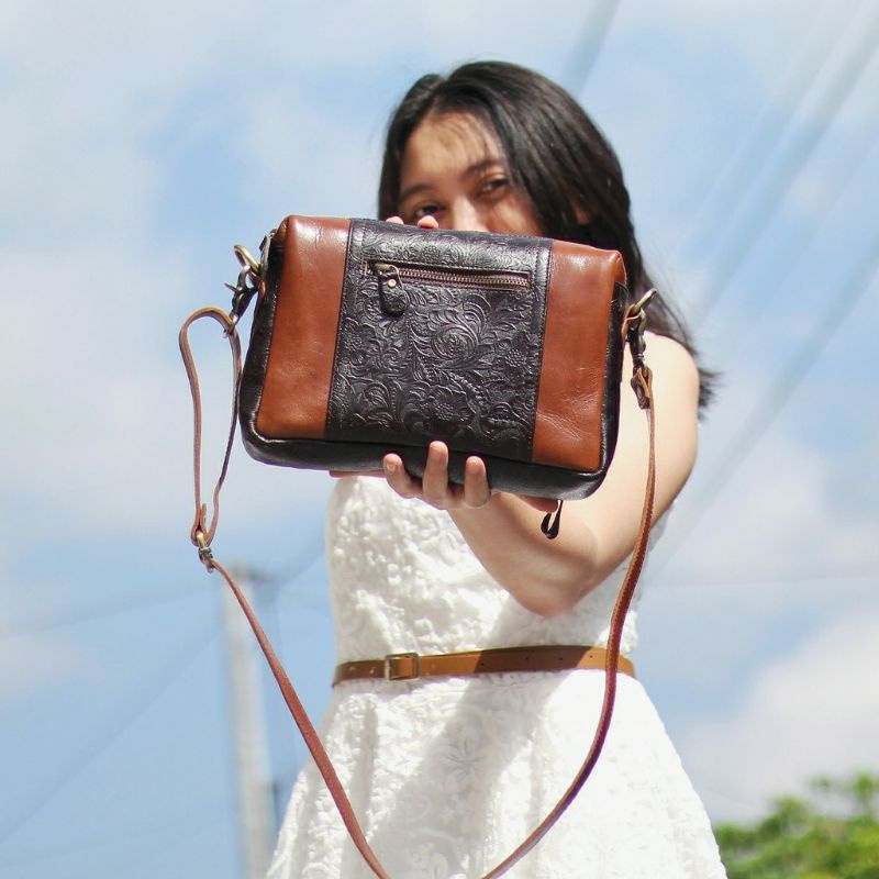 TAS SLEMPANG WANITA KULIT SAPI ASLI MOTIF BATIK CARISSA - FREE GRAVIR NAMA DI GANTUNGAN TAS