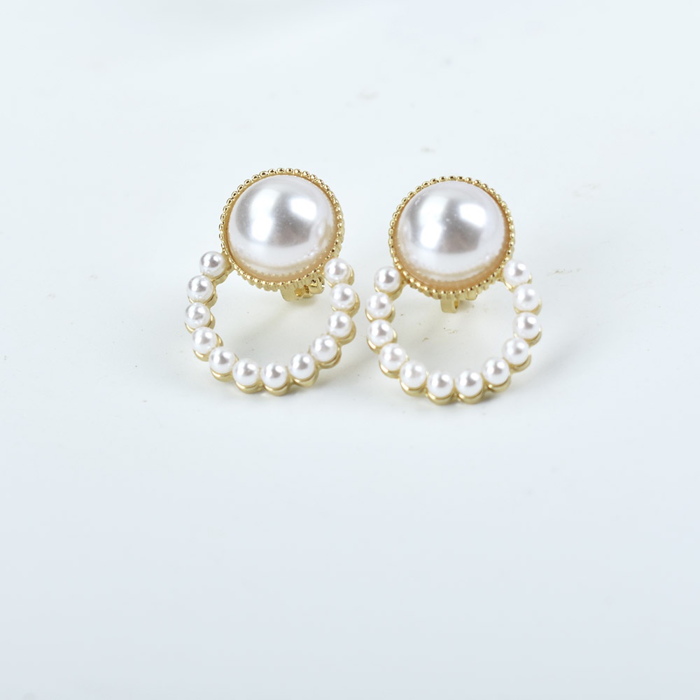 Anting Klip Telinga Bentuk Bulat Geometris Warna Emas Aksen Mutiara Untuk Wanita