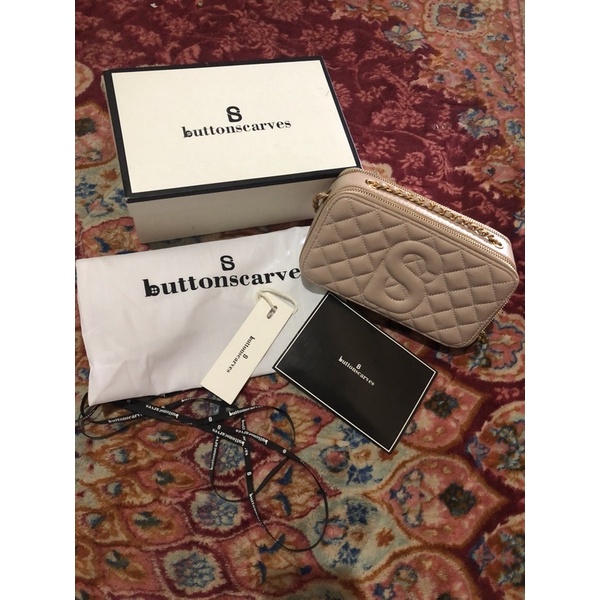 yura bag buttonscarves in sand