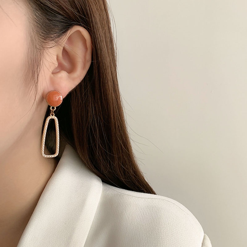 2023fashion Baru Anting Logam Anting Wanita Retro Mutiara Anting Aksesoris