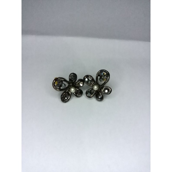 Anting_Bunga_Hitam