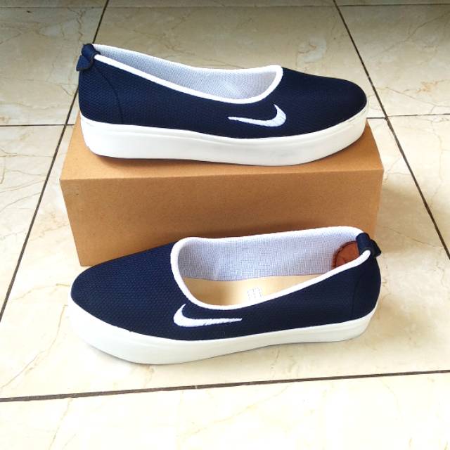 New sepatu slip on wanita terbaru