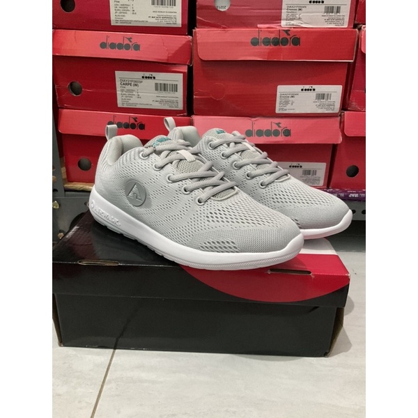 Original Sale 70% Sepatu Airwalk Cewek Abu GRANT