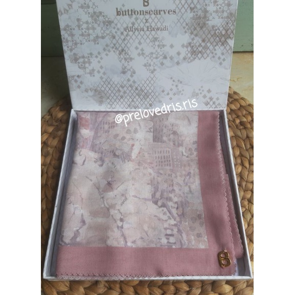 Preloved buttonscarves New York Collector Blush PL