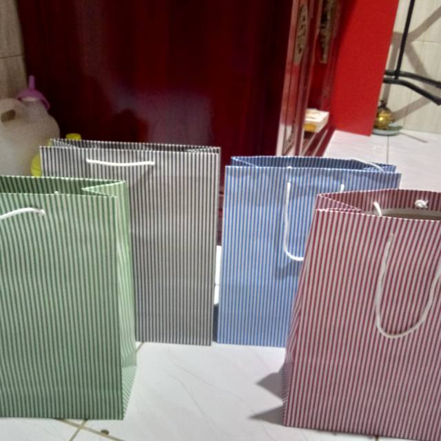 

Paper bag polio salur garis isi 12 pcs terlaris dan termurah