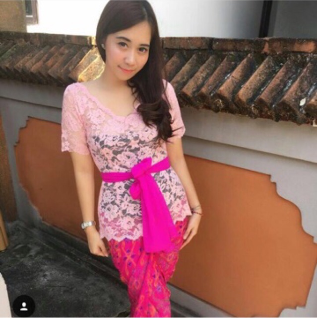 Set kebaya jadi leher v