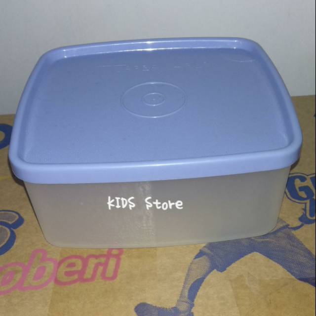 Kotak tupperware