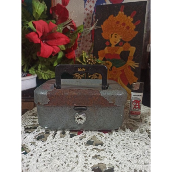 kotak perhiasan Helix Jadul old style dari logam tua panjang 15cm