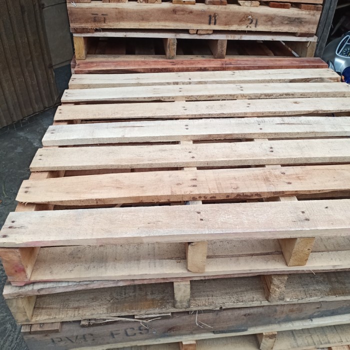 

Produk Terbaru Palet Kayu Tatakan Barang Rapat 115X115X12Cm
