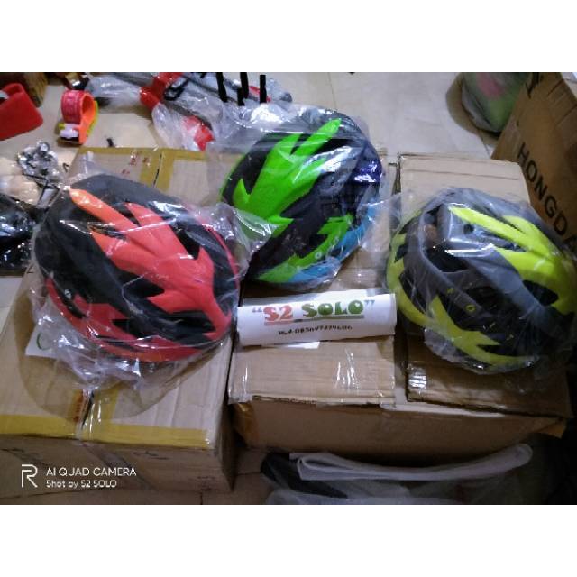 Helm sepeda Bolt