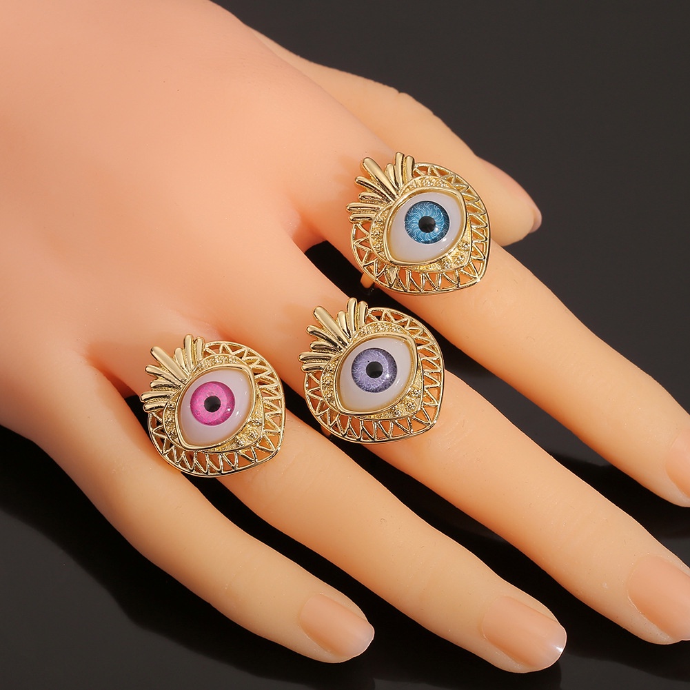 Eropa dan Amerika perhiasan tembaga berlapis emas cincin Iblis Mata strawberry berbentuk hati cincin