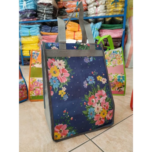 

TAS HAJATAN BOX 22X22 TAS KAIN SPOUNDBOND MOTIF BUNGA