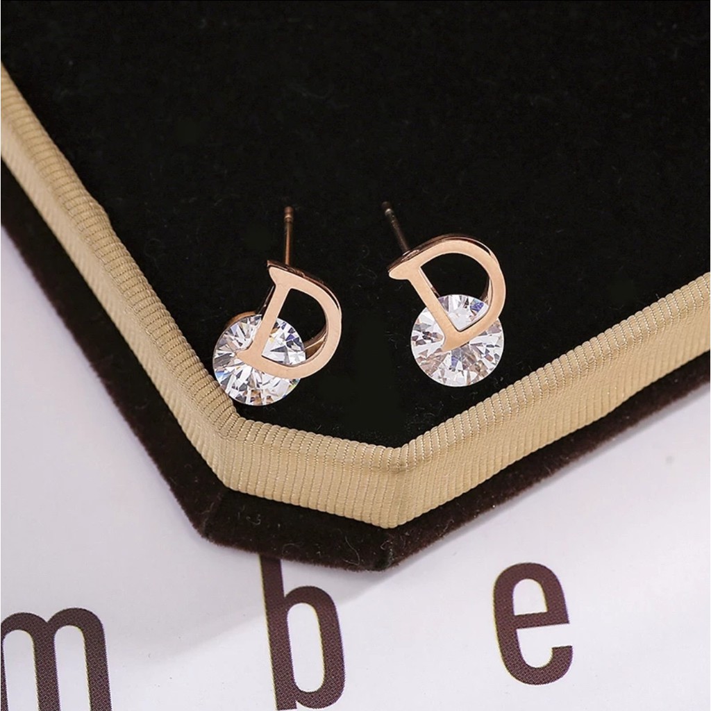 Anting Tusuk Titanium Huruf &quot; D &quot; Zirkon Artifisial Untuk Wanita Fashion Tersedia Rosegold dan Gold