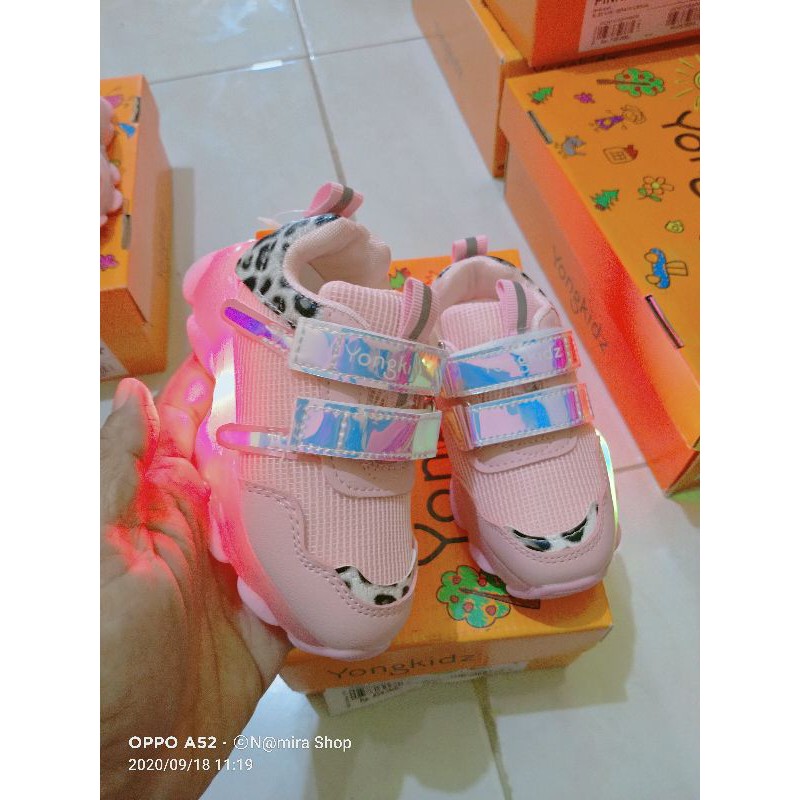sepatu anak LED yongkidz