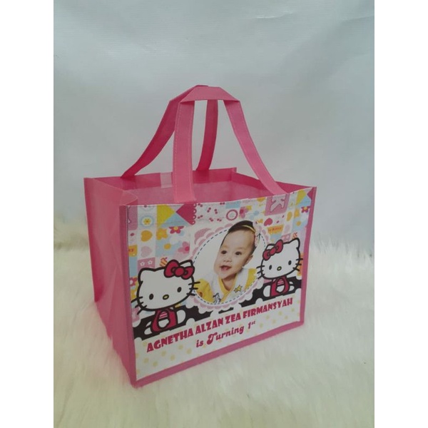 

Tas Souvenir Ulang Tahun
