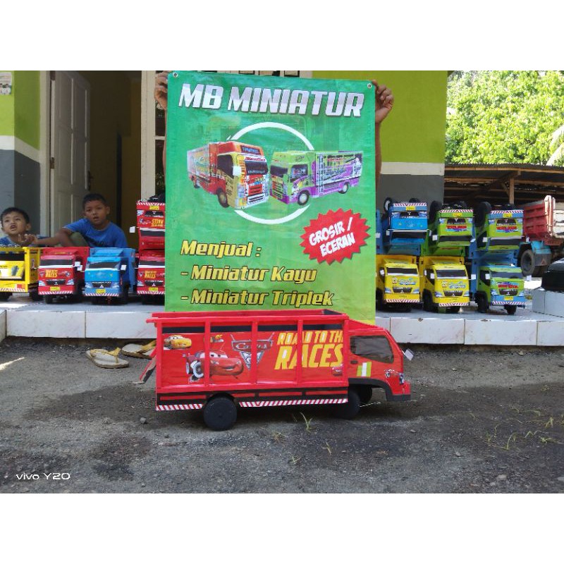 Miniatur truk Kayu murah