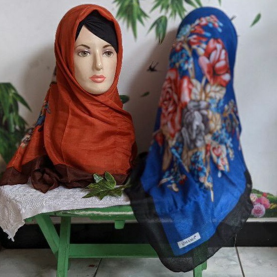 Hijab segi empat motif bunga besar