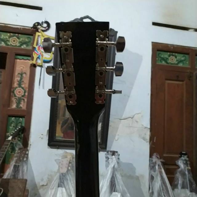 Gitar akustik jumbo tanem besi warna Hitam bonus Tas