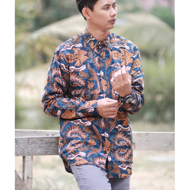 Kemeja batik slimfit lengan panjang premium