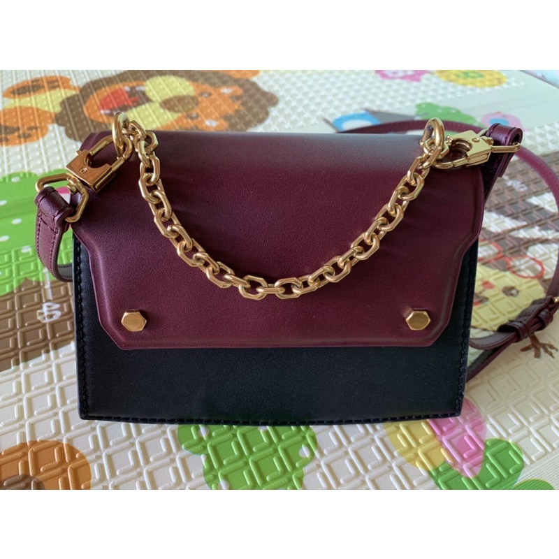 prelove tas charles n keith original store