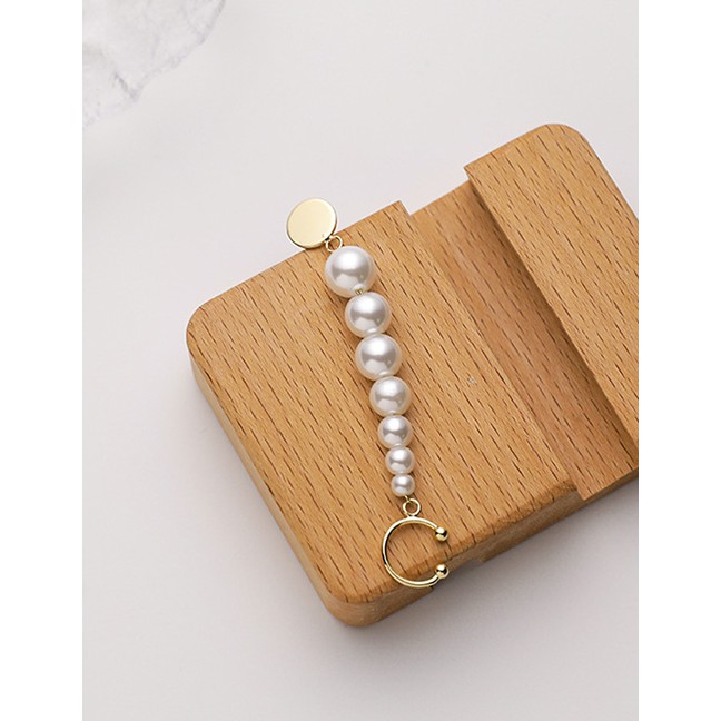 LRC Anting Tusuk Fashion White Gradient Pearl Geometric Alloy Earrings P22326