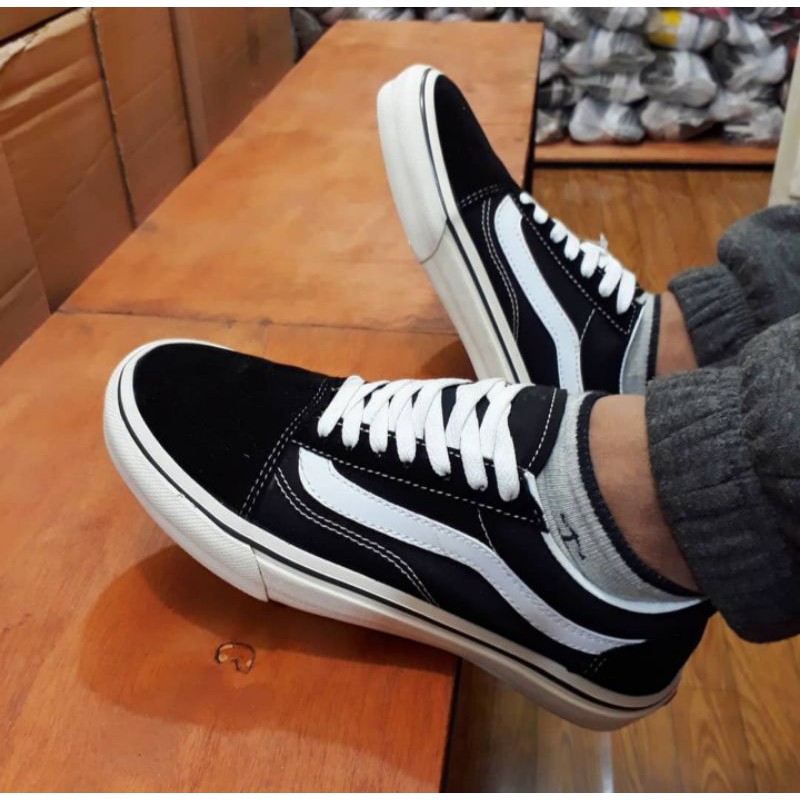 Vans Sepatu Pria Promo