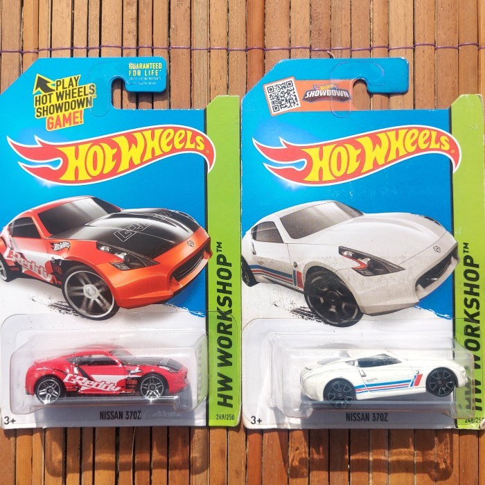 HOTWHEELS NISSAN 370Z 2014 MERAH PUTIH (US CARD)