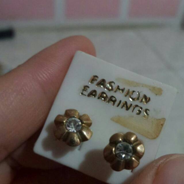 Anting swasa bunga