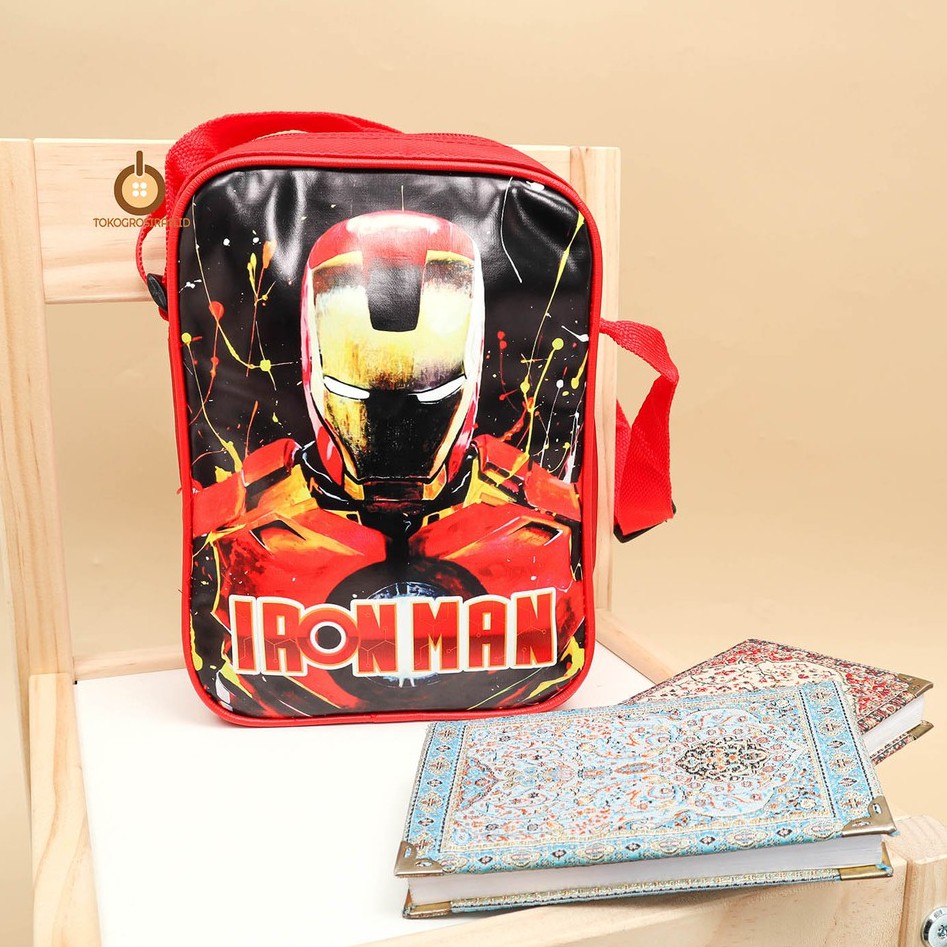 TOKOGROSIRAN.ID - TAS SELEMPANG ANAK MUAT BUKU IQRO IRONMAN TAS ANAK LAKI-LAKI TAS ANAK COWOK