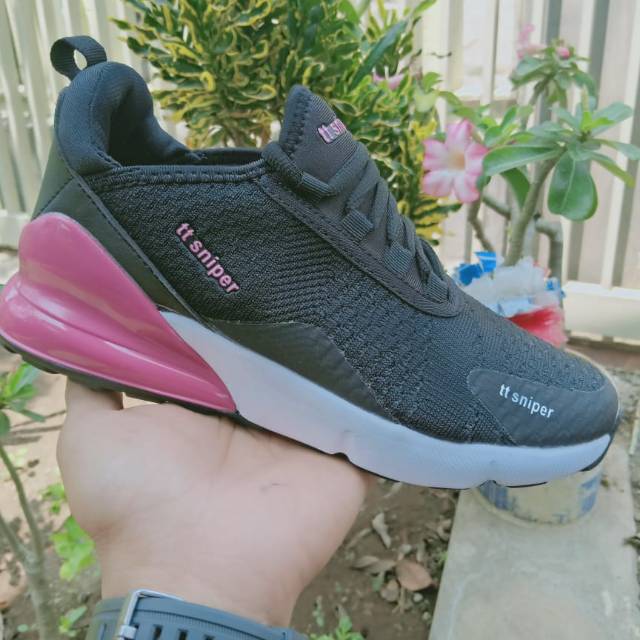 Sepatu olah raga