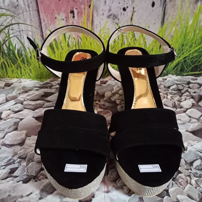 Sandal Wedges Wanita Tali Nesya SDW287 Hitam