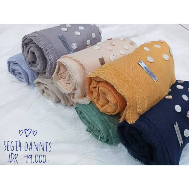 Jilbab Dannis Segi Empat
