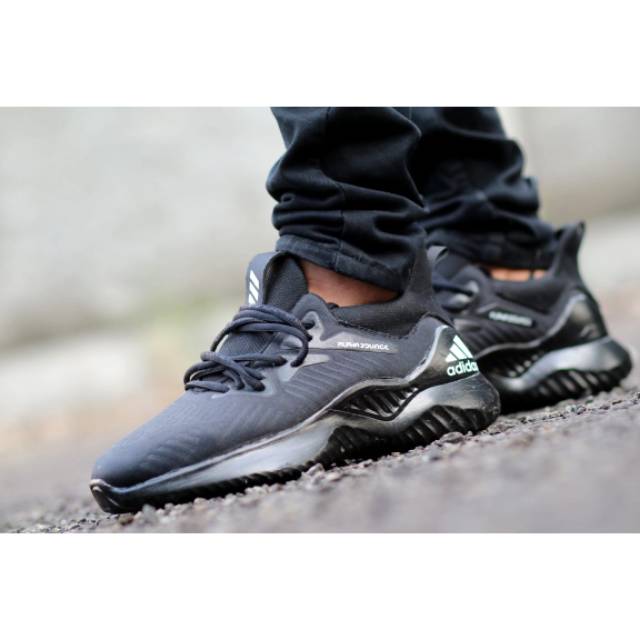 Sepatu adidas alphabounce full black