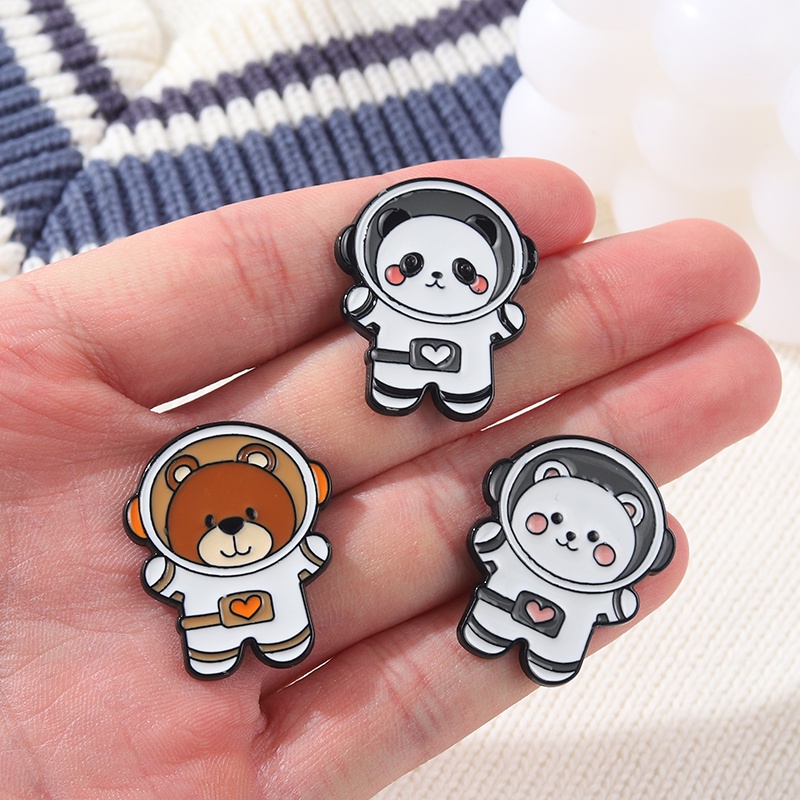 Bros Pin Enamel Bentuk Panda / Astronot / Helm / Ransel 3 Gaya Untuk Koleksi / Hadiah Teman