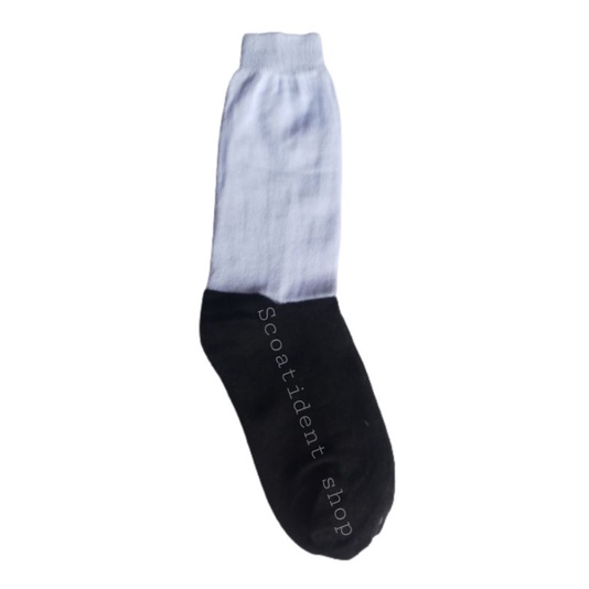 Kaos kaki sekolah SMA putih dan hitam putih