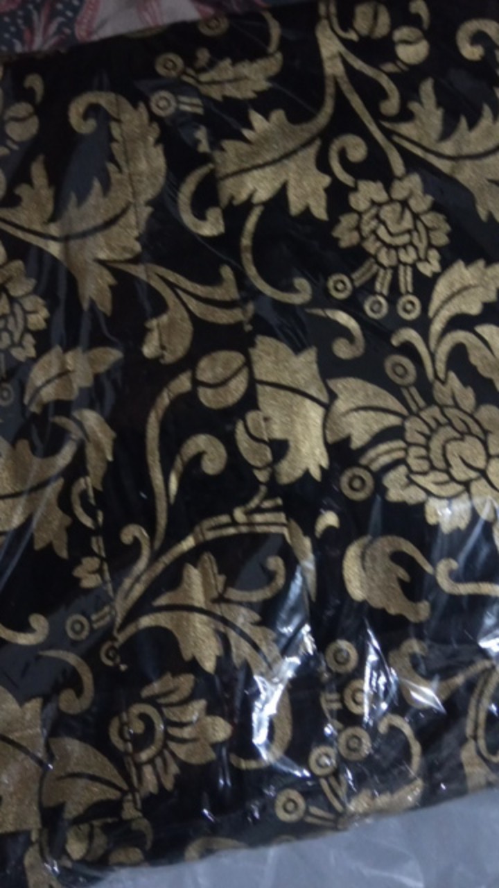 Kemeja Batik Kekinian Corak Cerah
