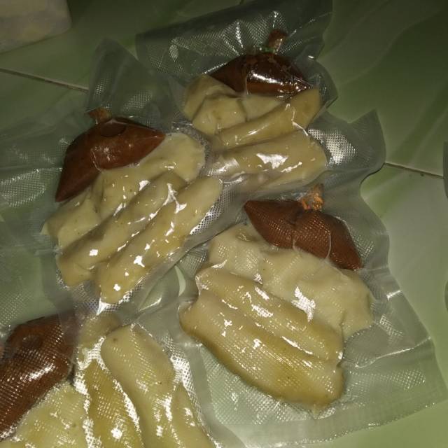

Pempek saus kacang