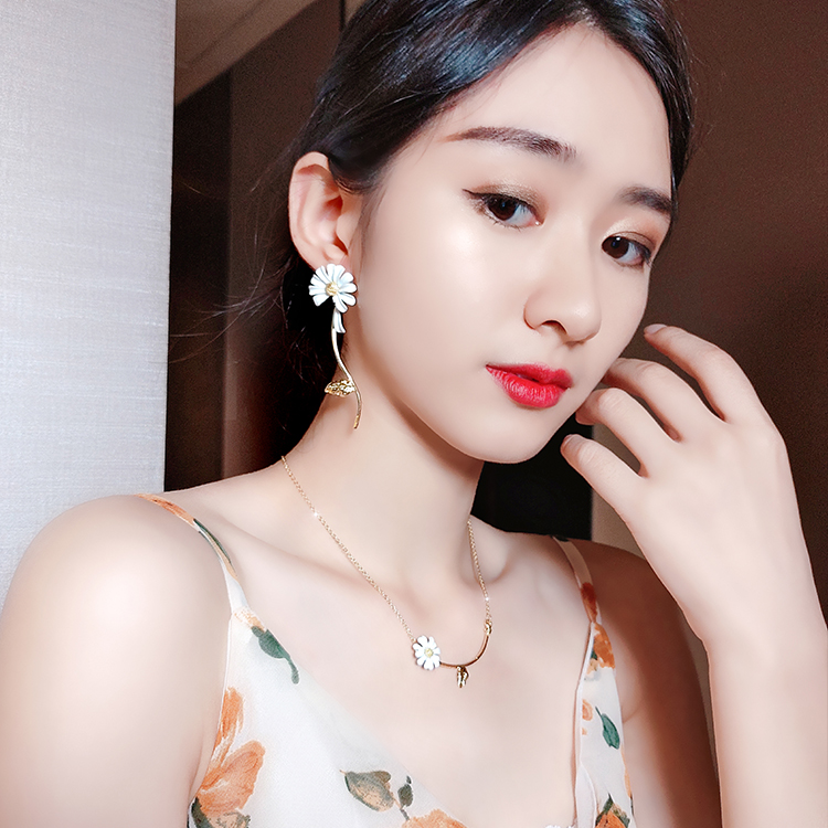 XiaoboACC 925 Silver Needle Korean Fashion Cute Daisy Earrings Clavicle Chain Necklace Daisy Bracelet Daisy Ring