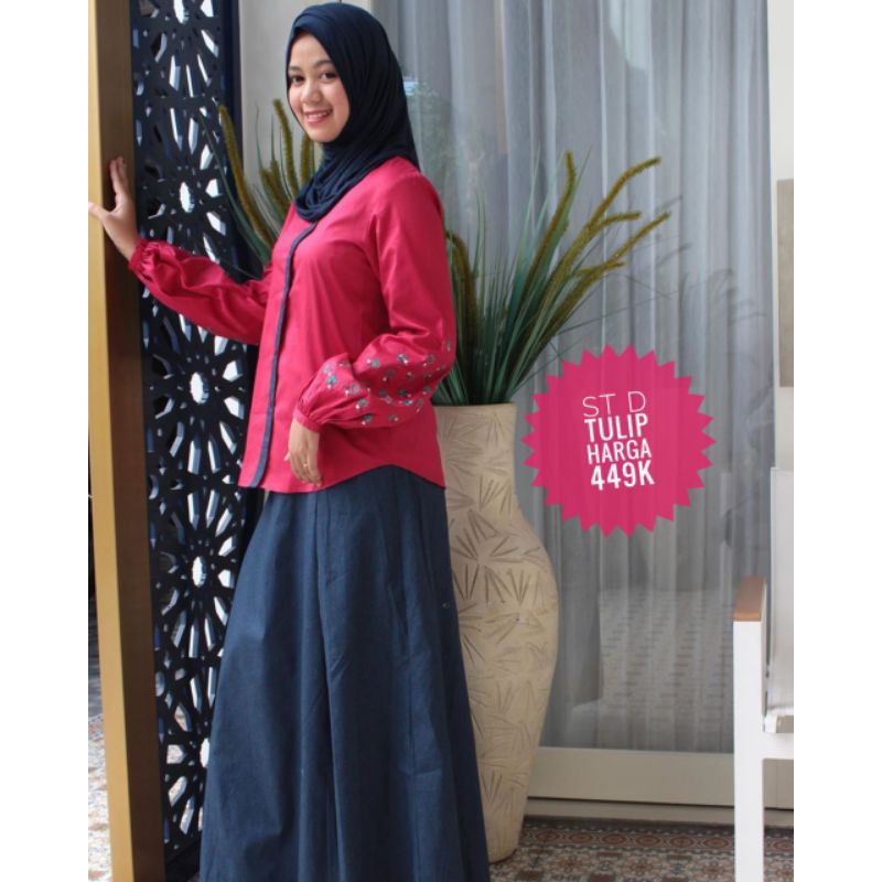 Dannis ST D'Tulip merah dan tosca