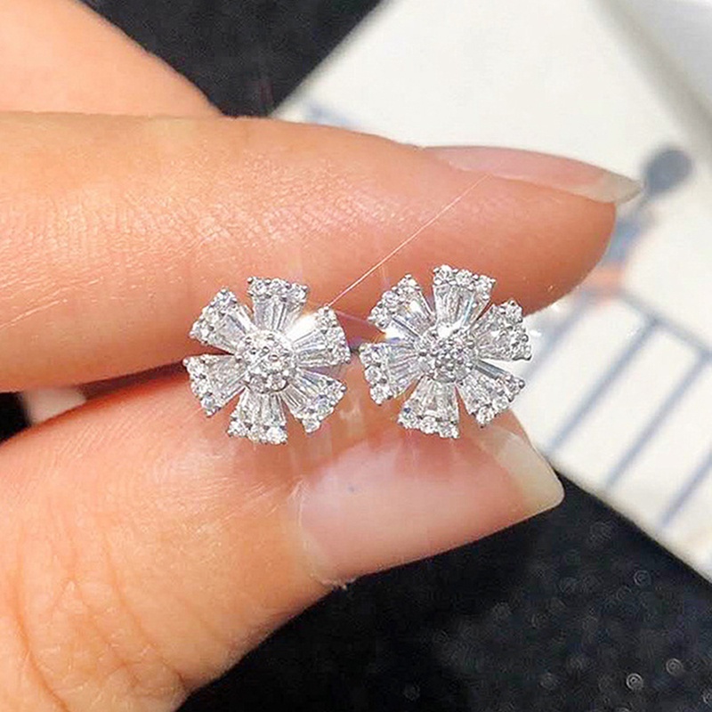 Anting Stud Kristal Cubic Zirconia Bentuk Bunga Warna Silver Untuk Wanita