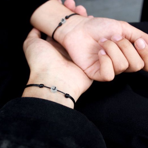 gelang glow in the dark inisial huruf bisa nyala wanita pria tali hitam korea waterproof-2
