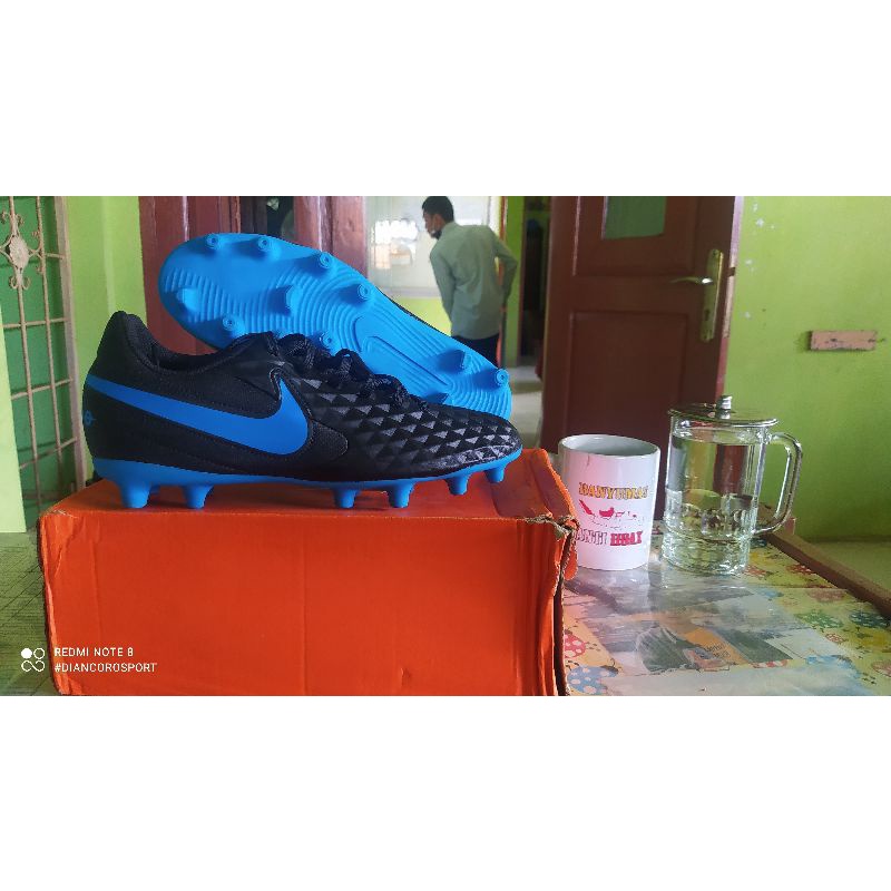 Sepatu bola nike tiempo legend 8 club fg Black/blue hero Original