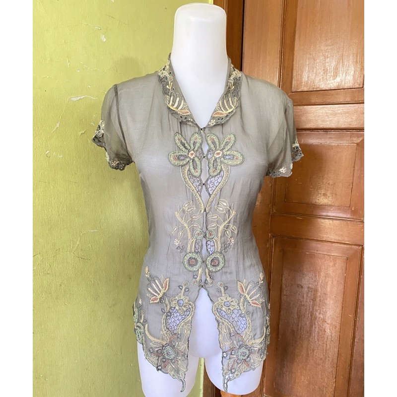 Kebaya sutra - kebaya mama & leon - kebaya modern - kebaya