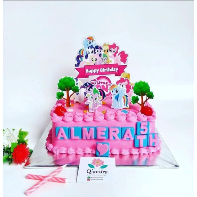 

kue ulang tahun karakter persegi