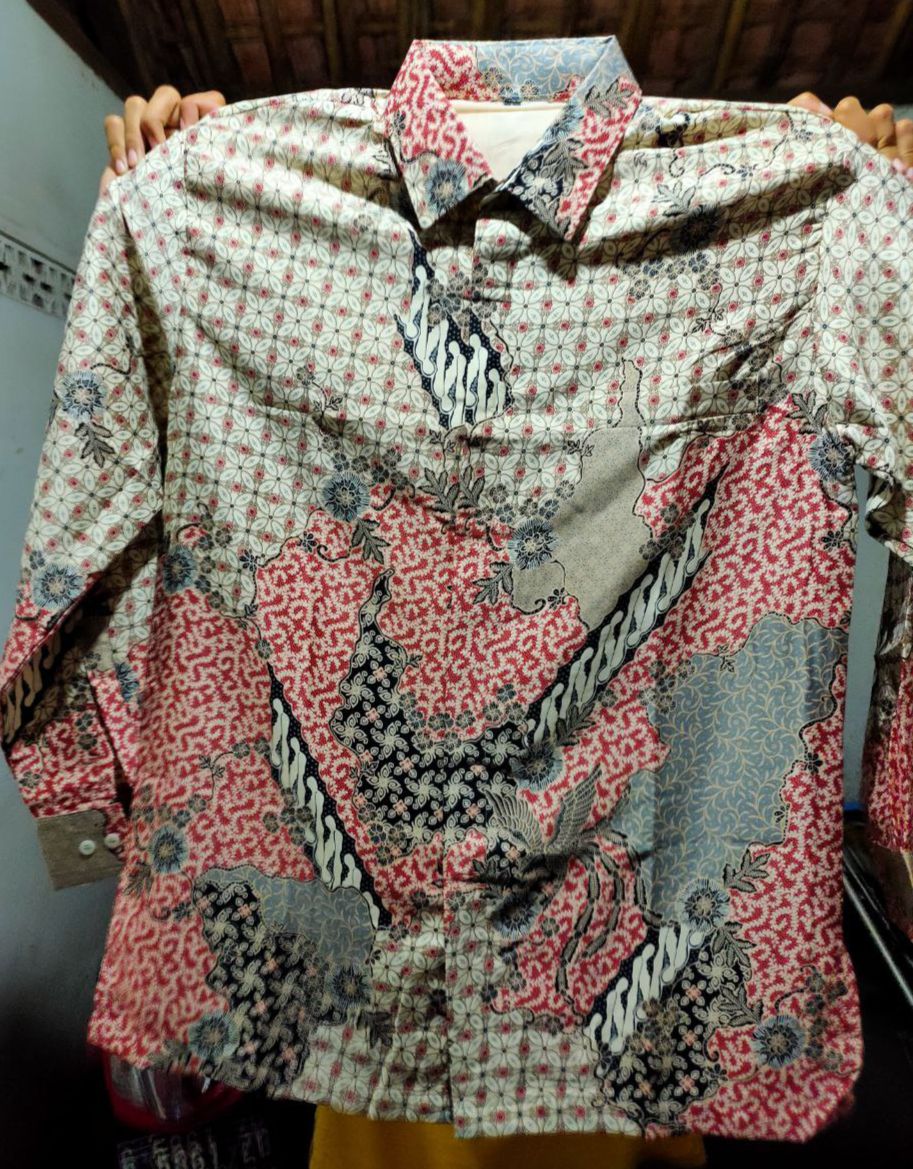 Kemeja Batik Pria Semi Sutra Silky Premium Puring Istimewa