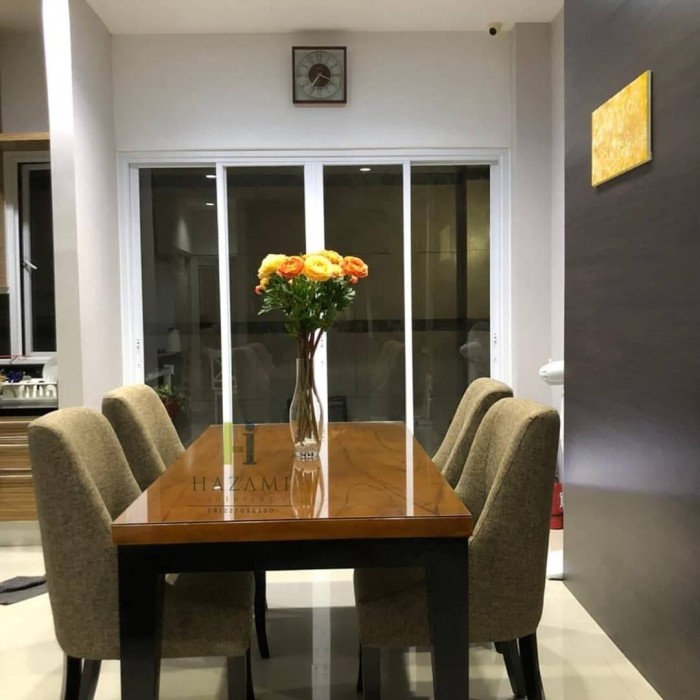Meja makan set 4 kursi