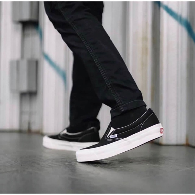 vans vault og slip on black white