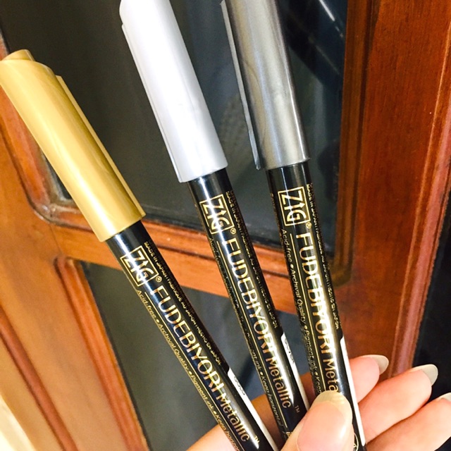 

Kuretake Zig Fudebiyori Metallic Brush Pen Gold Sliver Black Metalic Japan