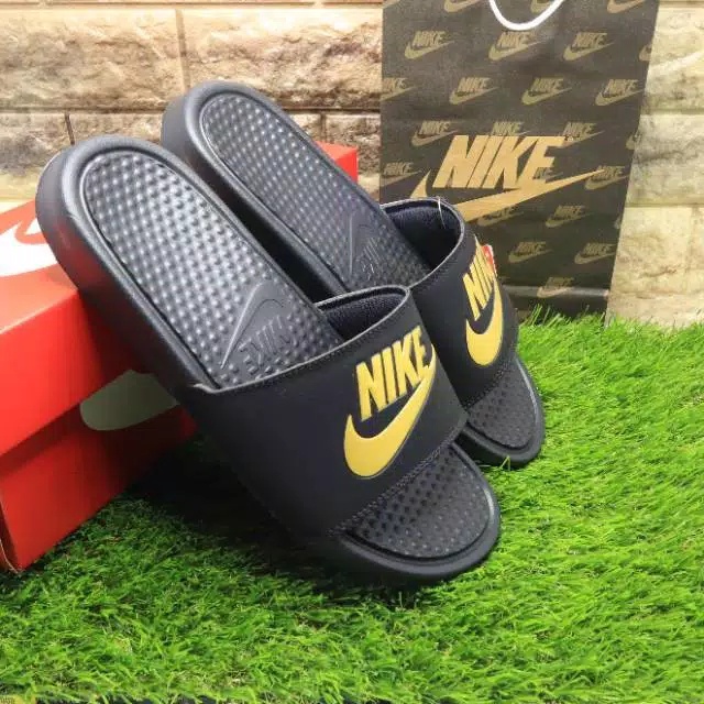 sendal pria swoosh slide slop sport sneakers slip on hitam Gold